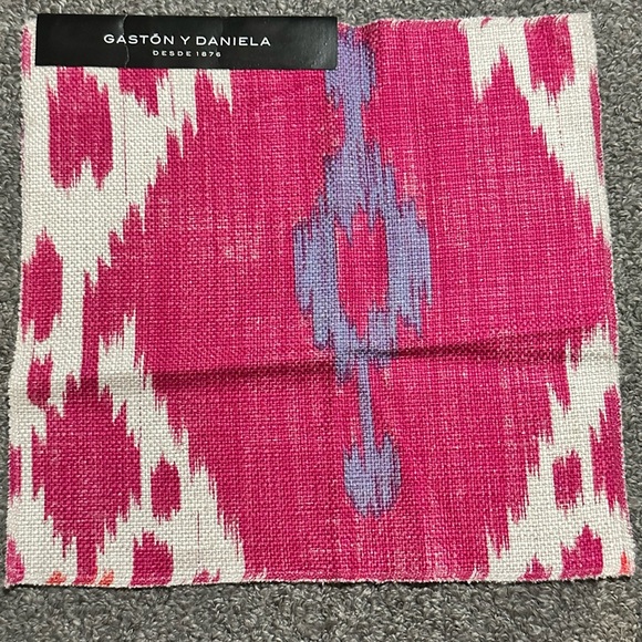 Gaston y Daniela Fabric Sample Remnant Ikat 11” Rojo Pink Purple Crafts - Picture 1 of 14